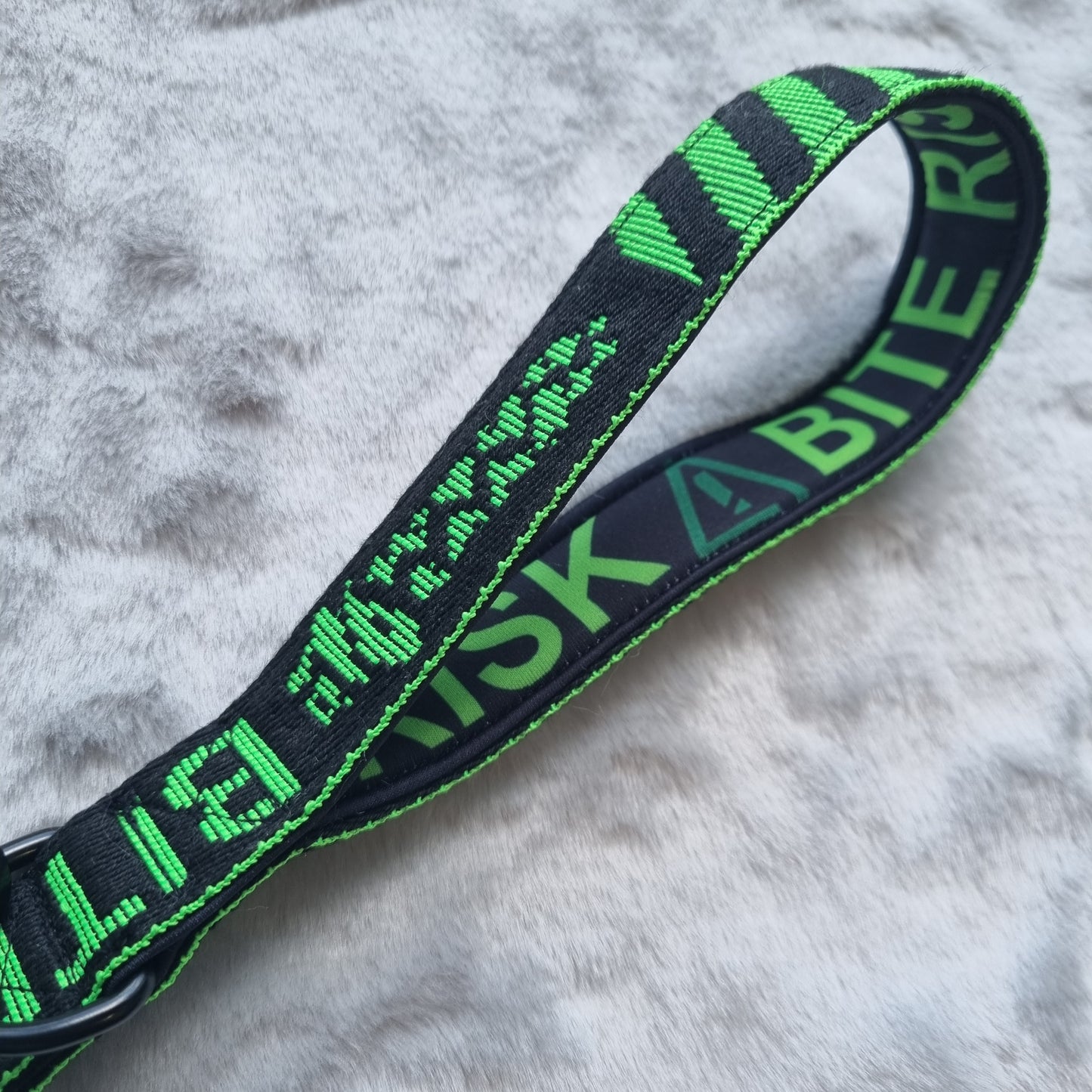 Bite Risk : Leash