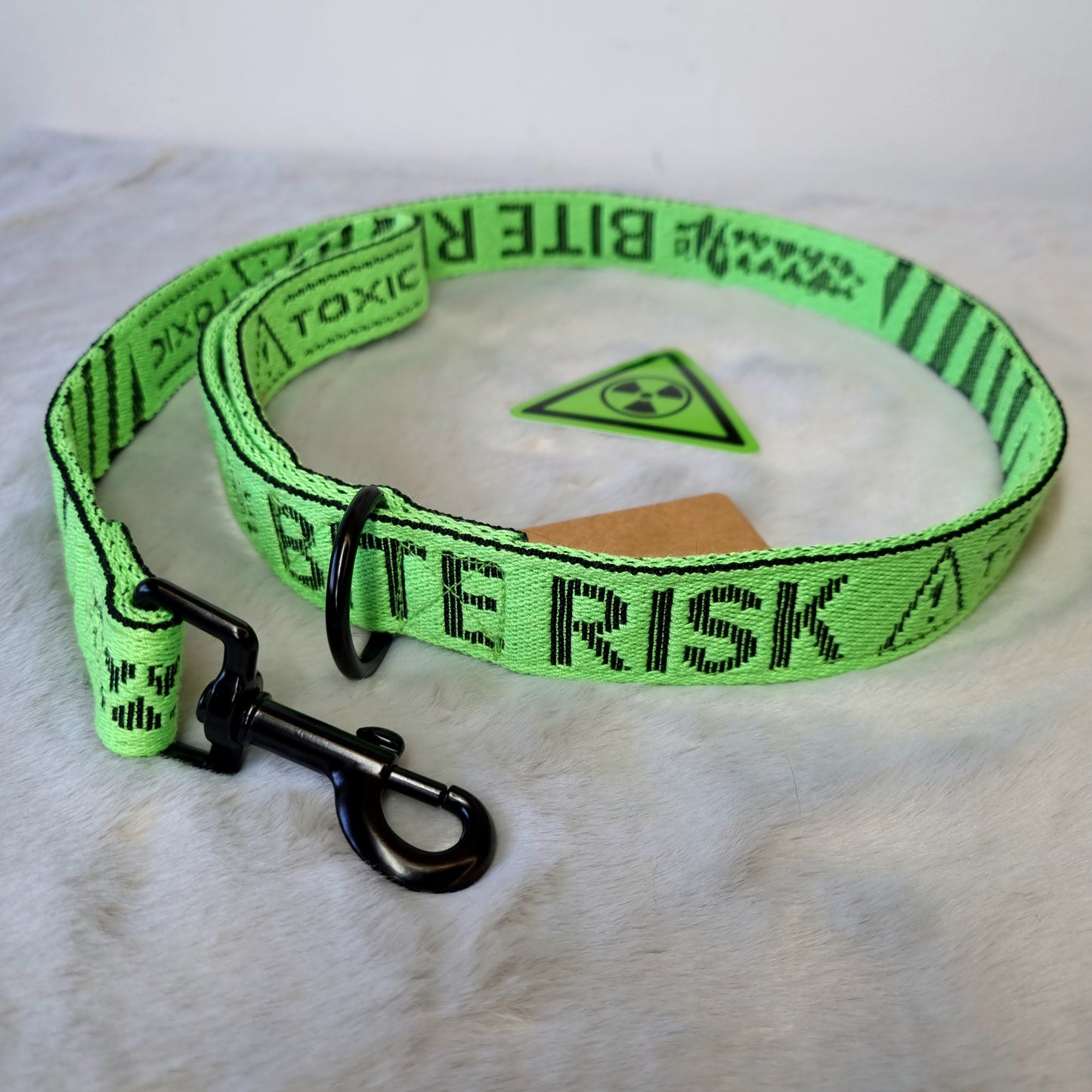 Bite Risk : Leash