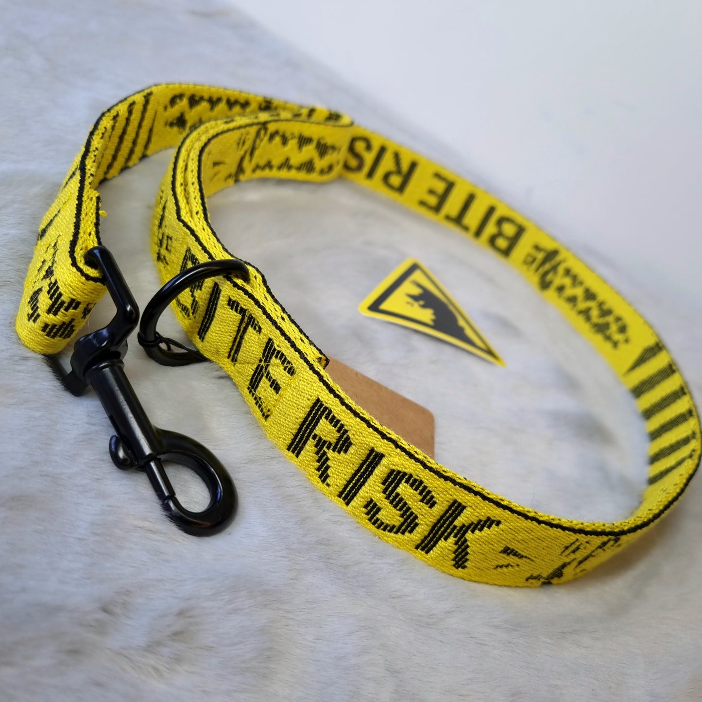 Bite Risk : Leash