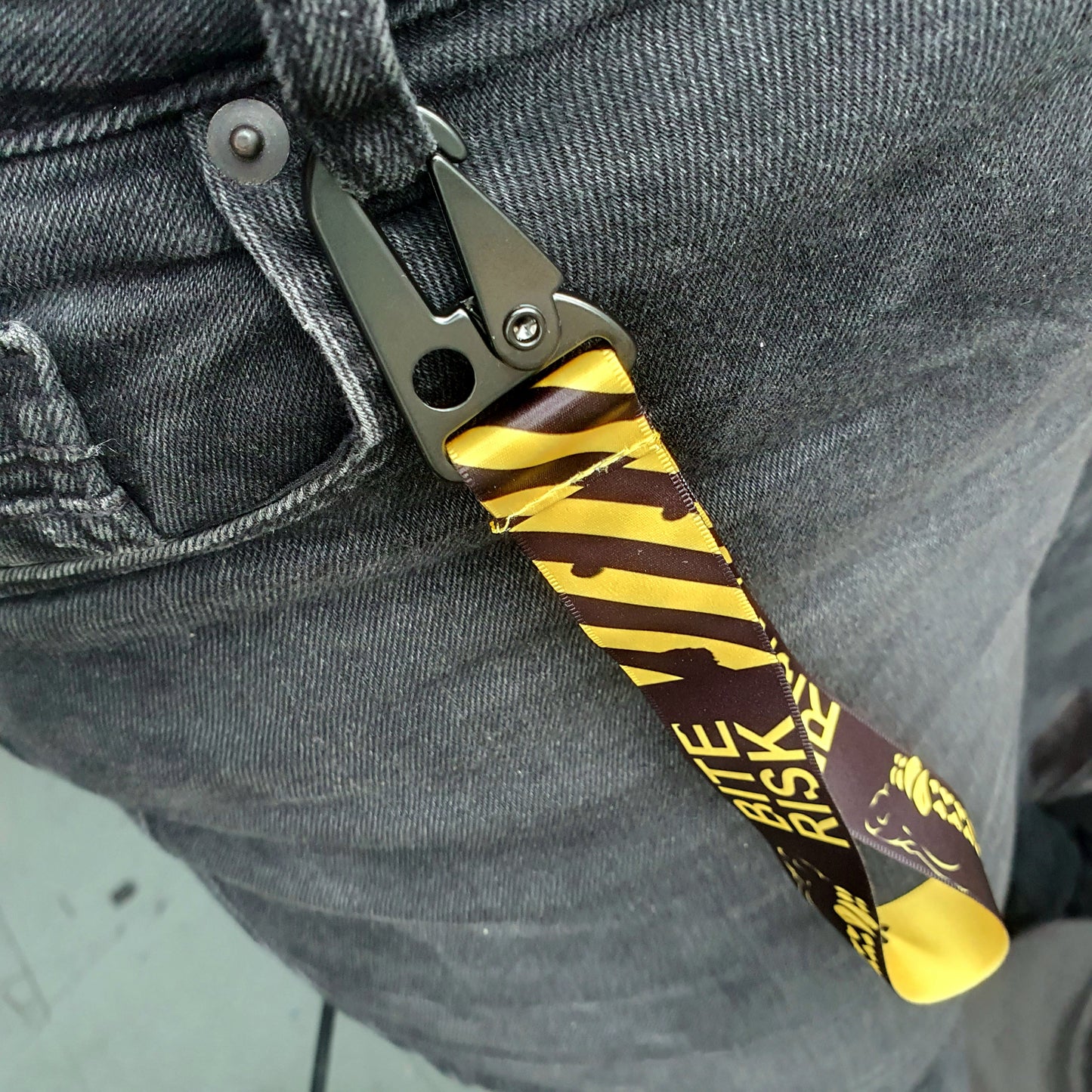 Lanyard Short : Bite Risk