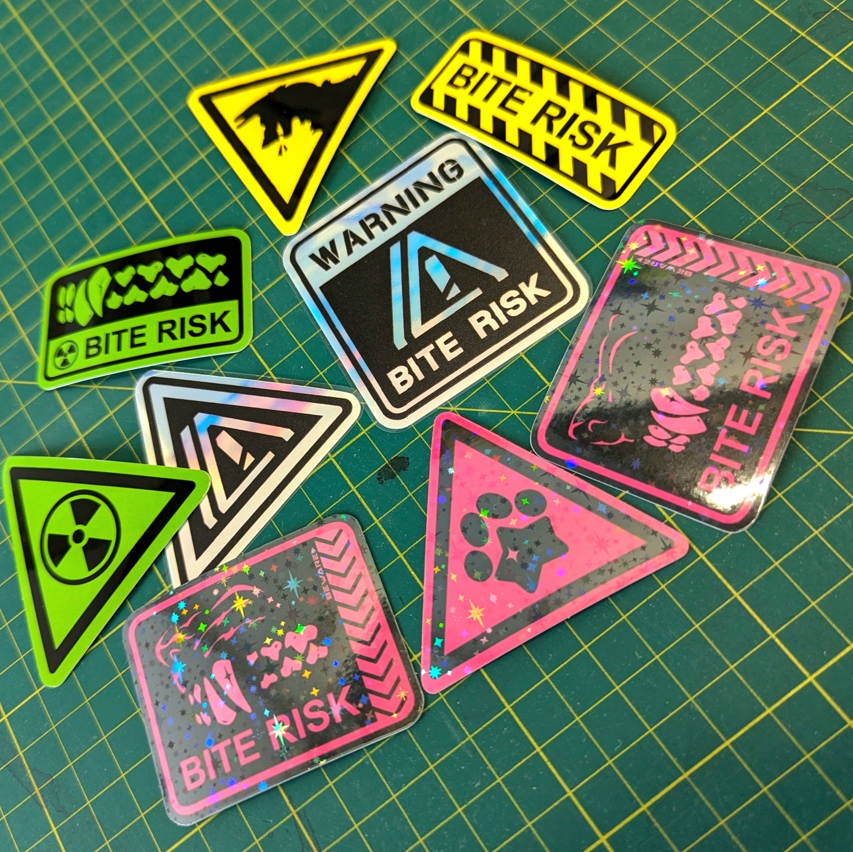 Sticker : Bite Risk – Carniv Creations
