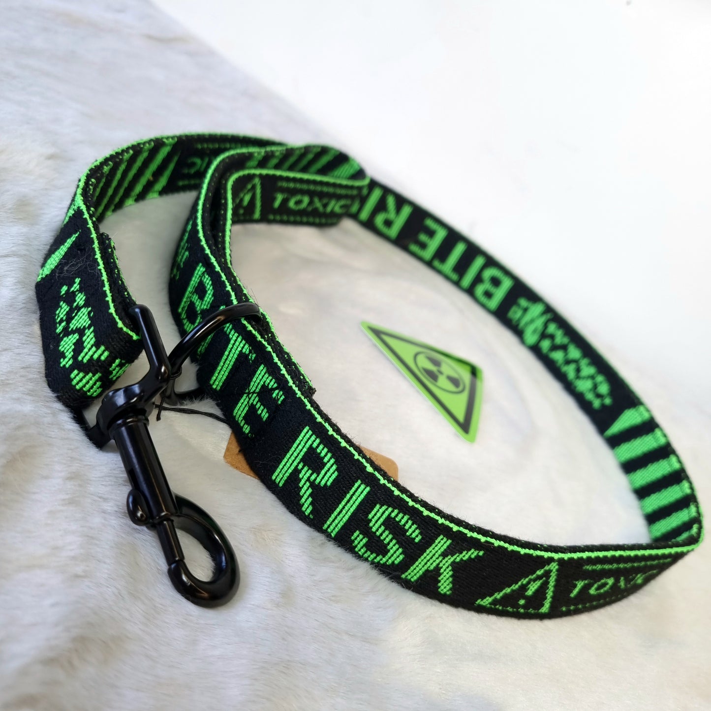 Bite Risk : Leash